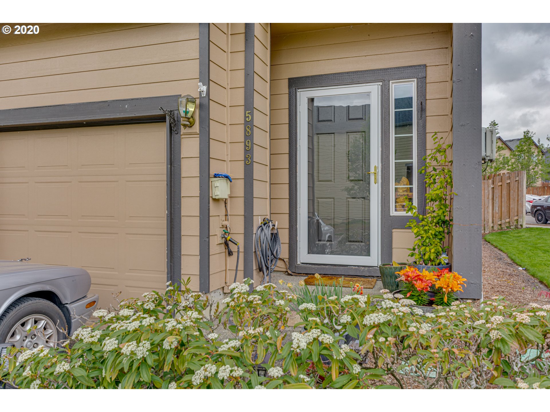 5893 Southeast 16th Loop Gresham, OR 97080 - Photo 4 of 27 Gallery Image 4