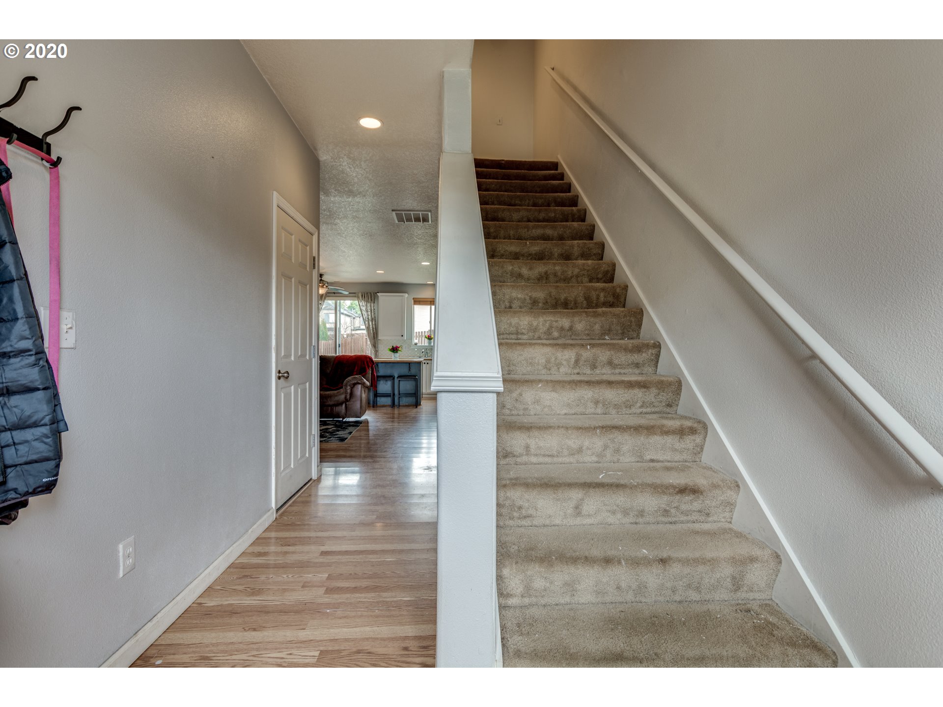 5893 Southeast 16th Loop Gresham, OR 97080 - Photo 5 of 27 Gallery Image 5