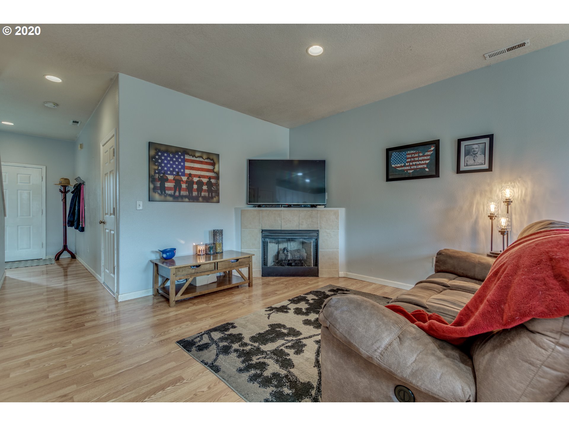 5893 Southeast 16th Loop Gresham, OR 97080 - Photo 6 of 27 Gallery Image 6