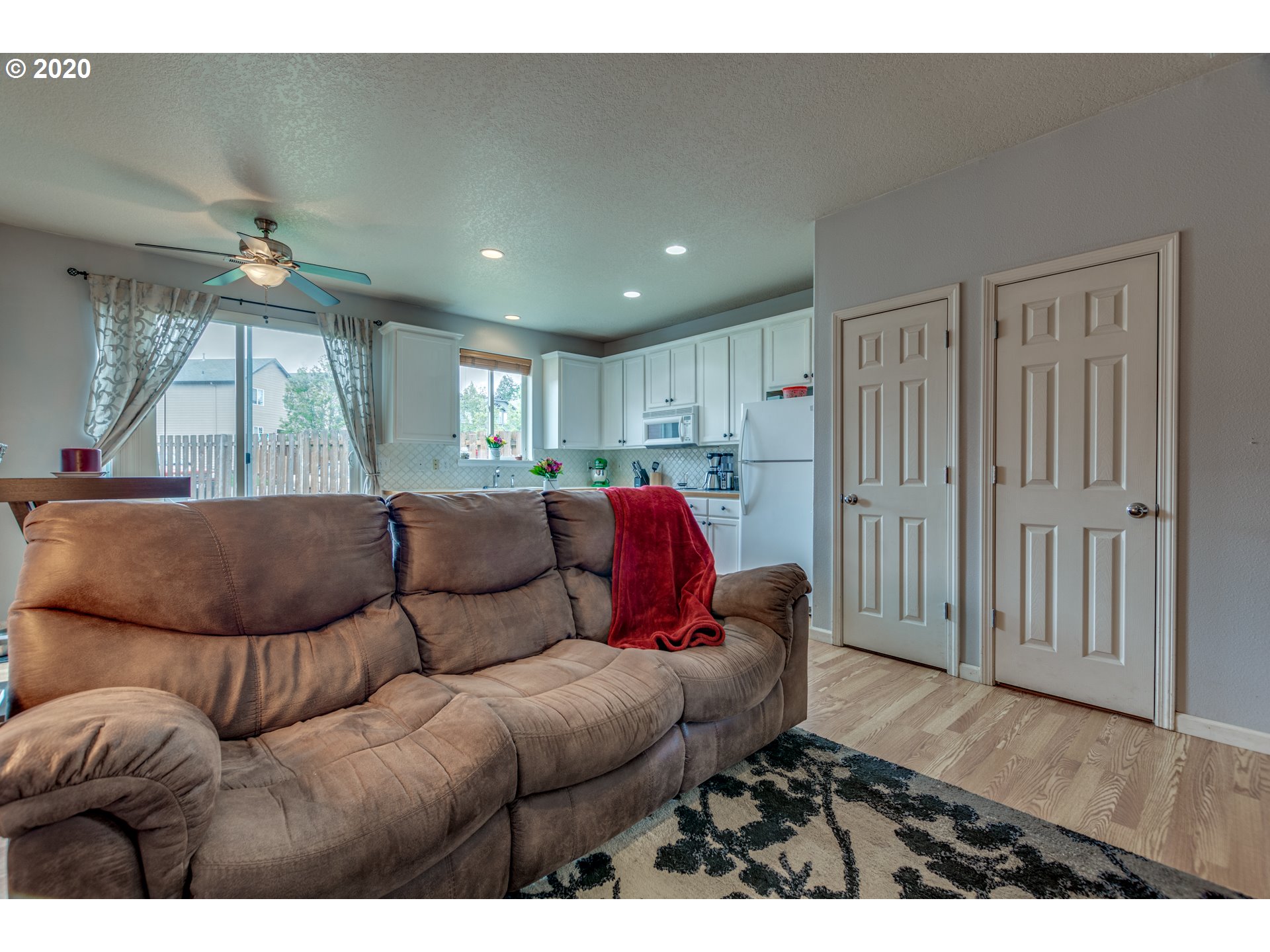 5893 Southeast 16th Loop Gresham, OR 97080 - Photo 8 of 27 Gallery Image 8