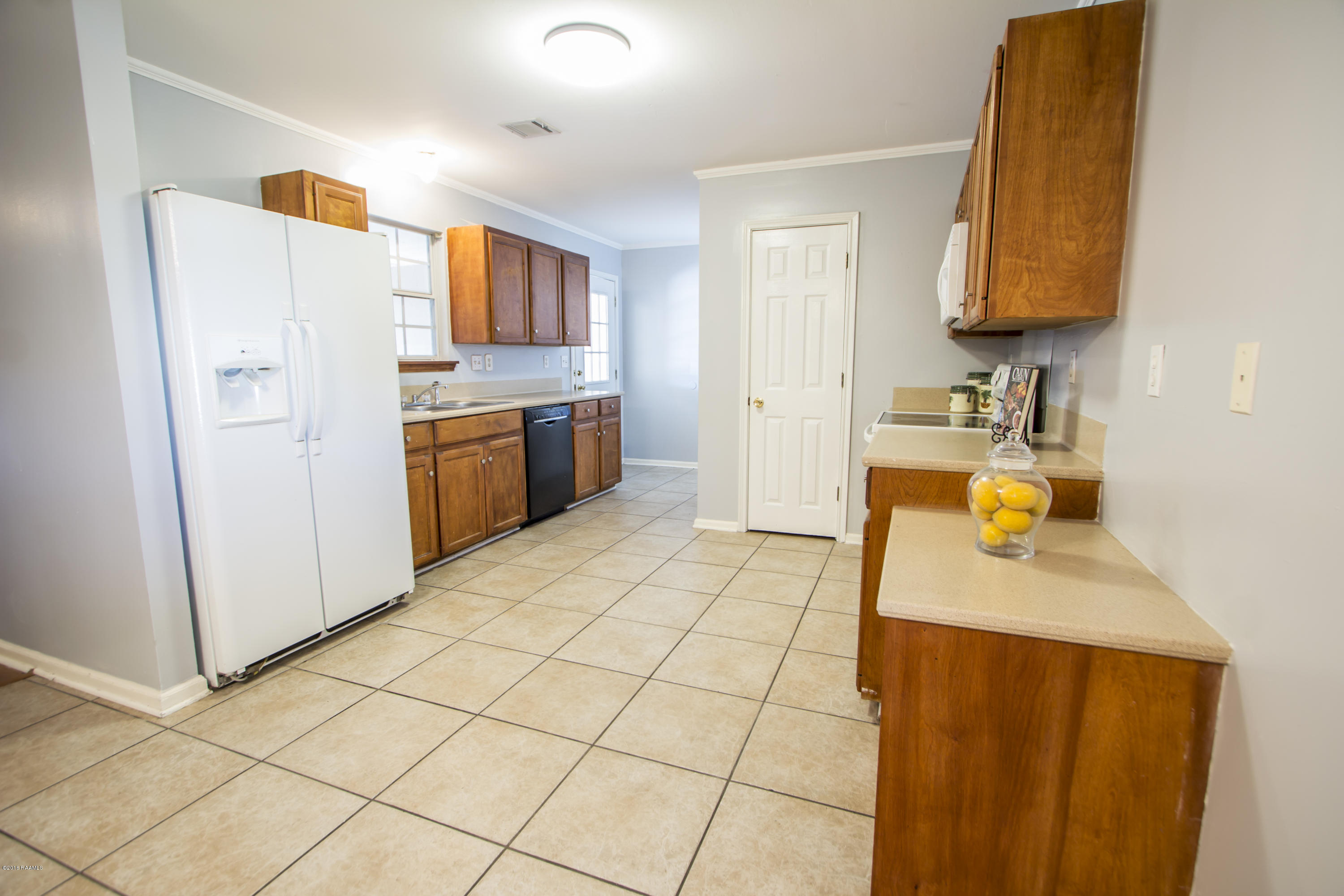 131 Ocho Rios Lane Scott, LA 70583 - Photo 5 of 17 3 kitchen 1