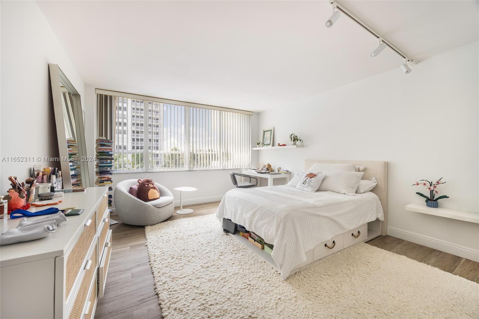 2 Grove Isle Drive, Unit B402 Miami, FL 33133 - Photo 9 of 35 a spacious bedroom with a bed and windows