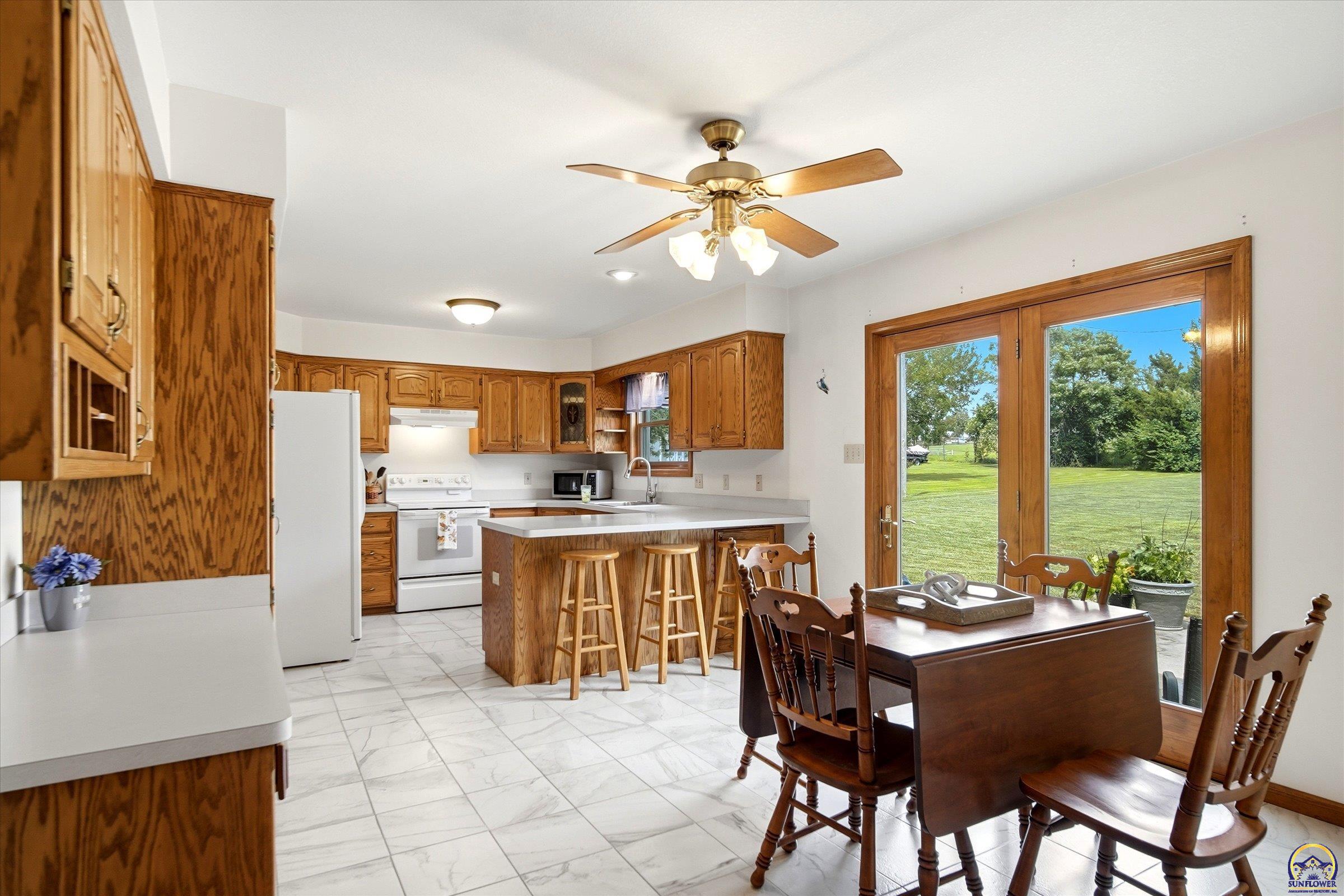 810 Southwest Mifflin Road Topeka, KS 66606 - Photo 10 of 30