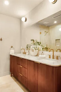$1,739,500 | 5944 Lasaine Avenue, Encino, CA 91316