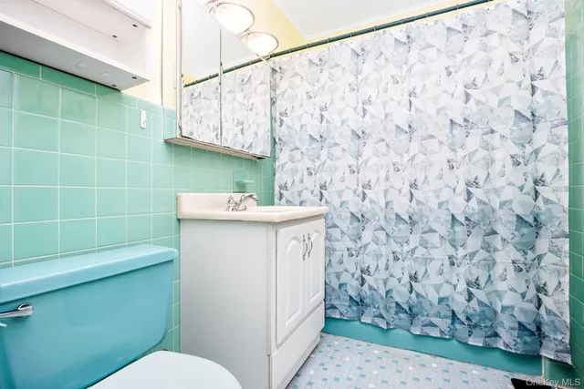 $848,000 | 77-20 62nd Street | Glendale