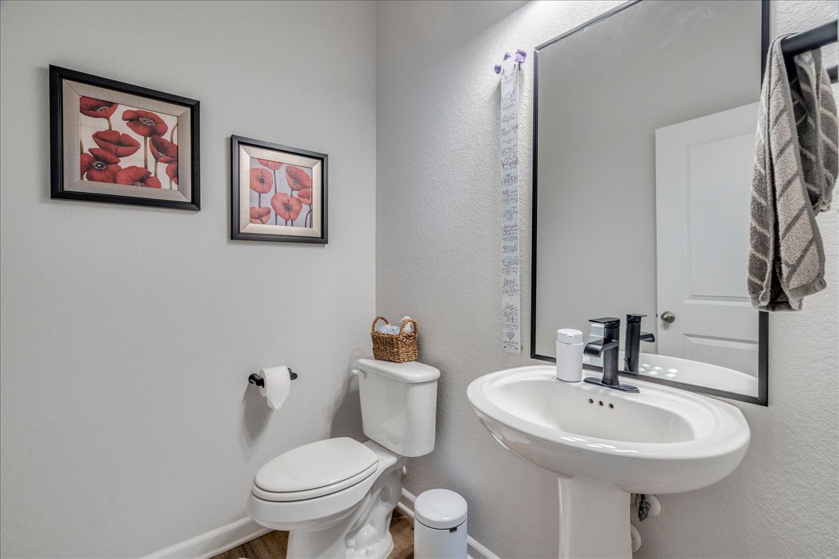 200 Christi Court Kyle, TX 78640 - Photo 27 of 40 Bathroom with a textured wall