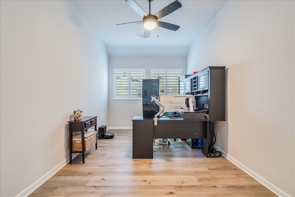 200 Christi Court Kyle, TX 78640 - Photo 28 of 40 Office area featuring light wood-style flooring, lofted ceiling, and ceiling fan