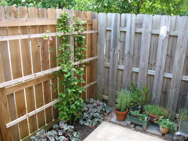 $1,200 | 795 East Sherwood Hills Drive, Bloomington, IN 47401