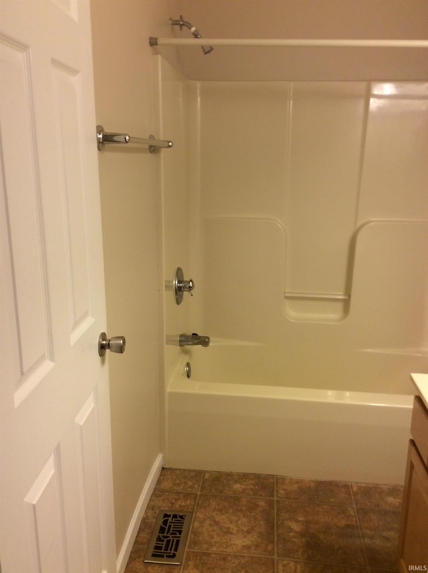 795 East Sherwood Hills Drive Bloomington, IN 47401 - Photo 9 of 16