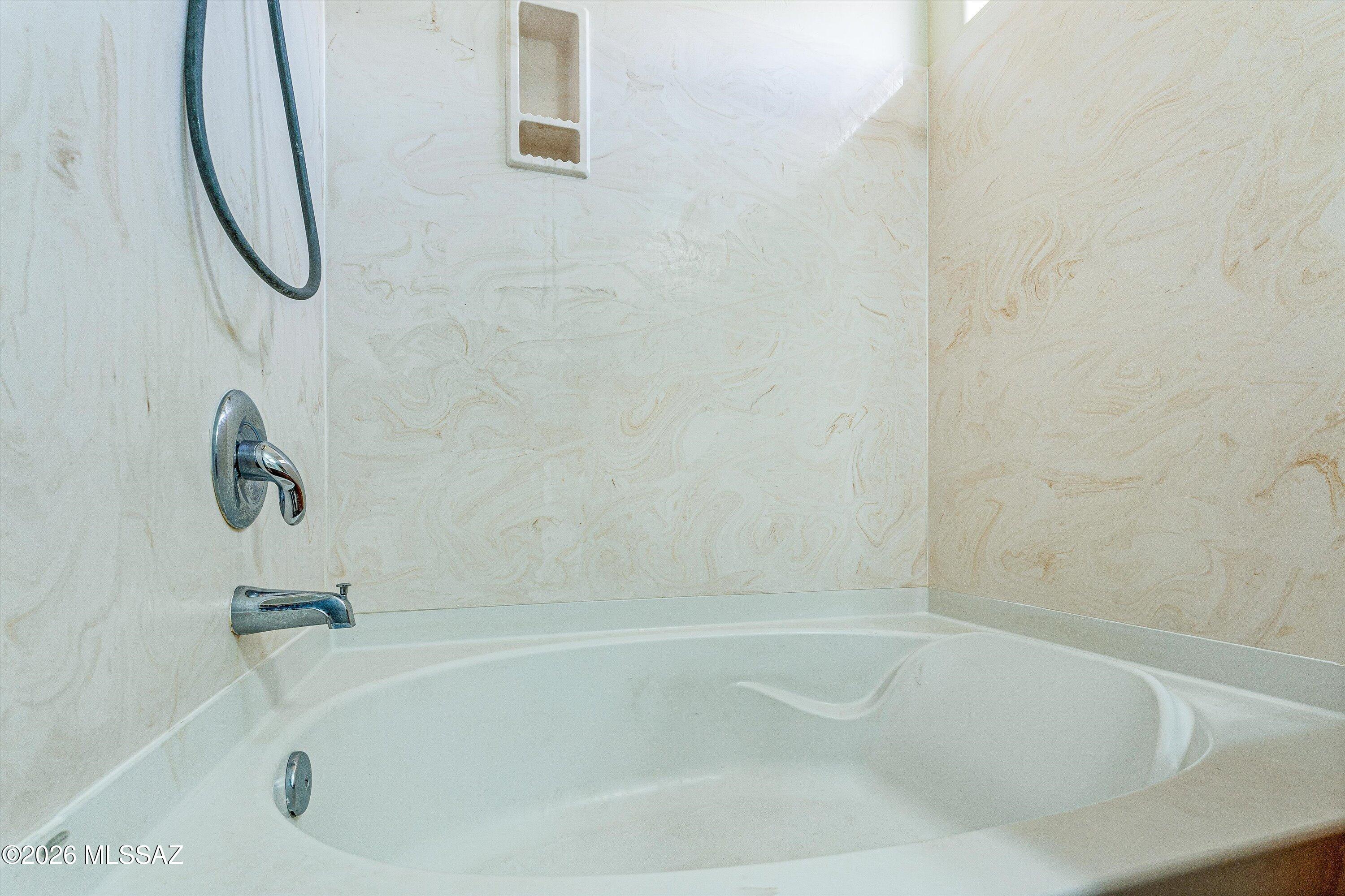513 South Stone Bench Road Vail, AZ 85641 - Photo 22 of 39 Primary bathroom featuring soaking tub and shower.