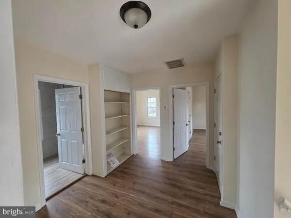 $2,100 | 134 Klockner Road, Unit B, Hamilton, NJ 08619