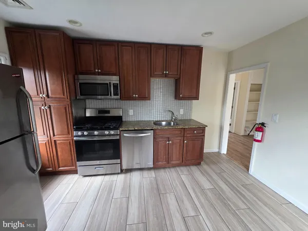 $2,100 | 134 Klockner Road, Unit B, Hamilton, NJ 08619