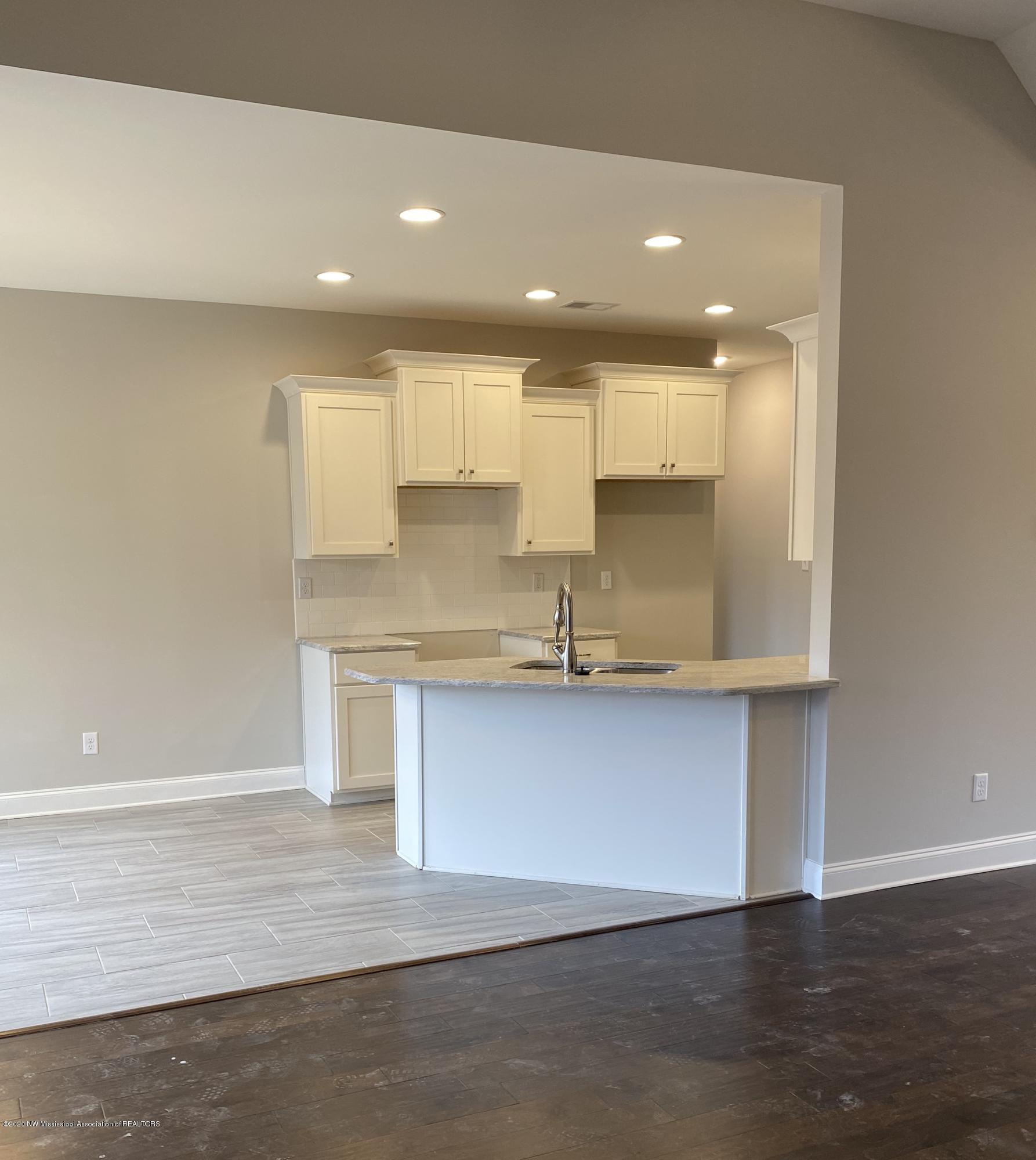 537 Howell Way Hernando, MS 38632 - Photo 5 of 22 View into kitchen