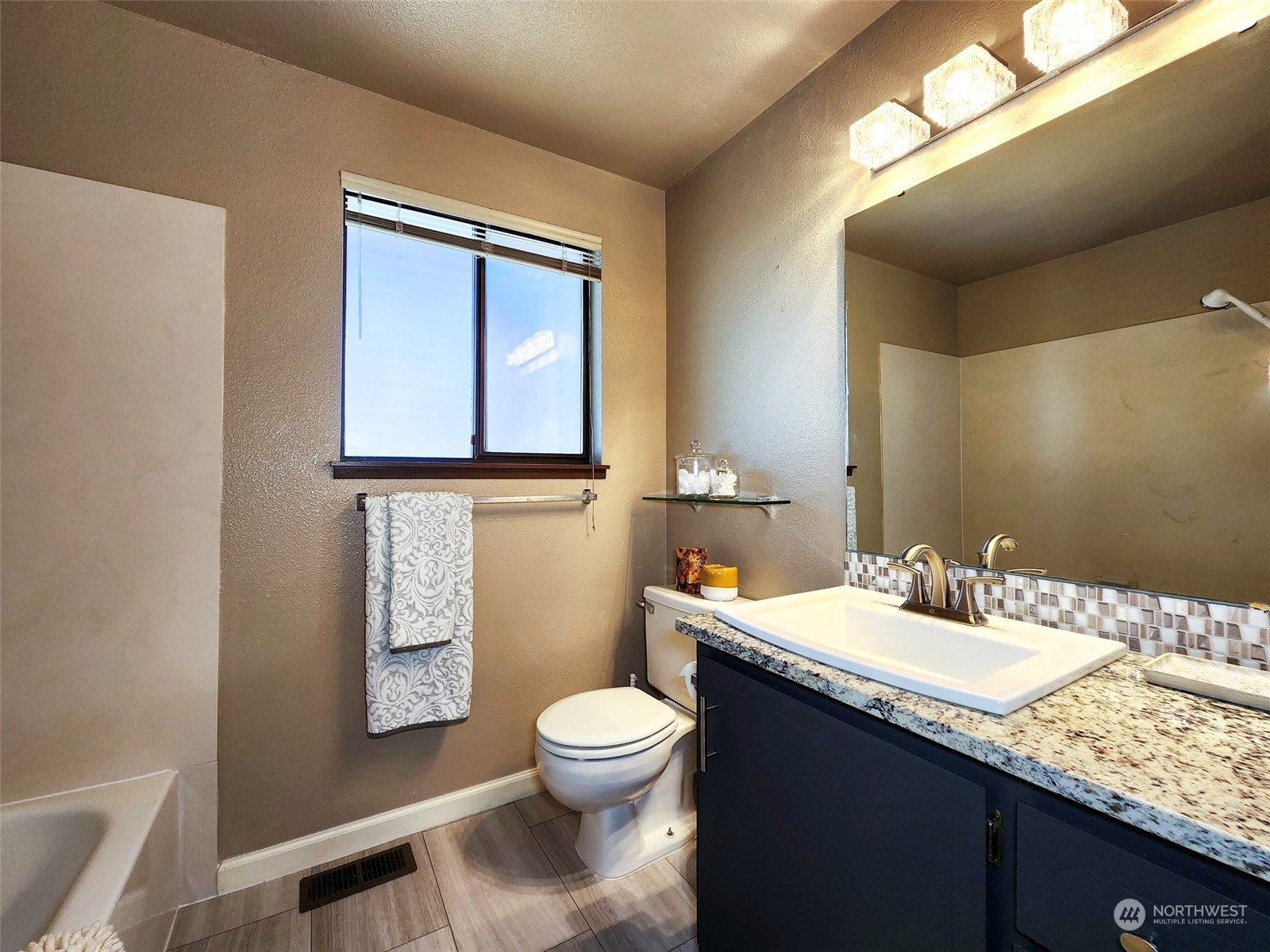 2508 Northeast 23rd Place Renton, WA 98056 - Photo 16 of 23 Gallery Image 16