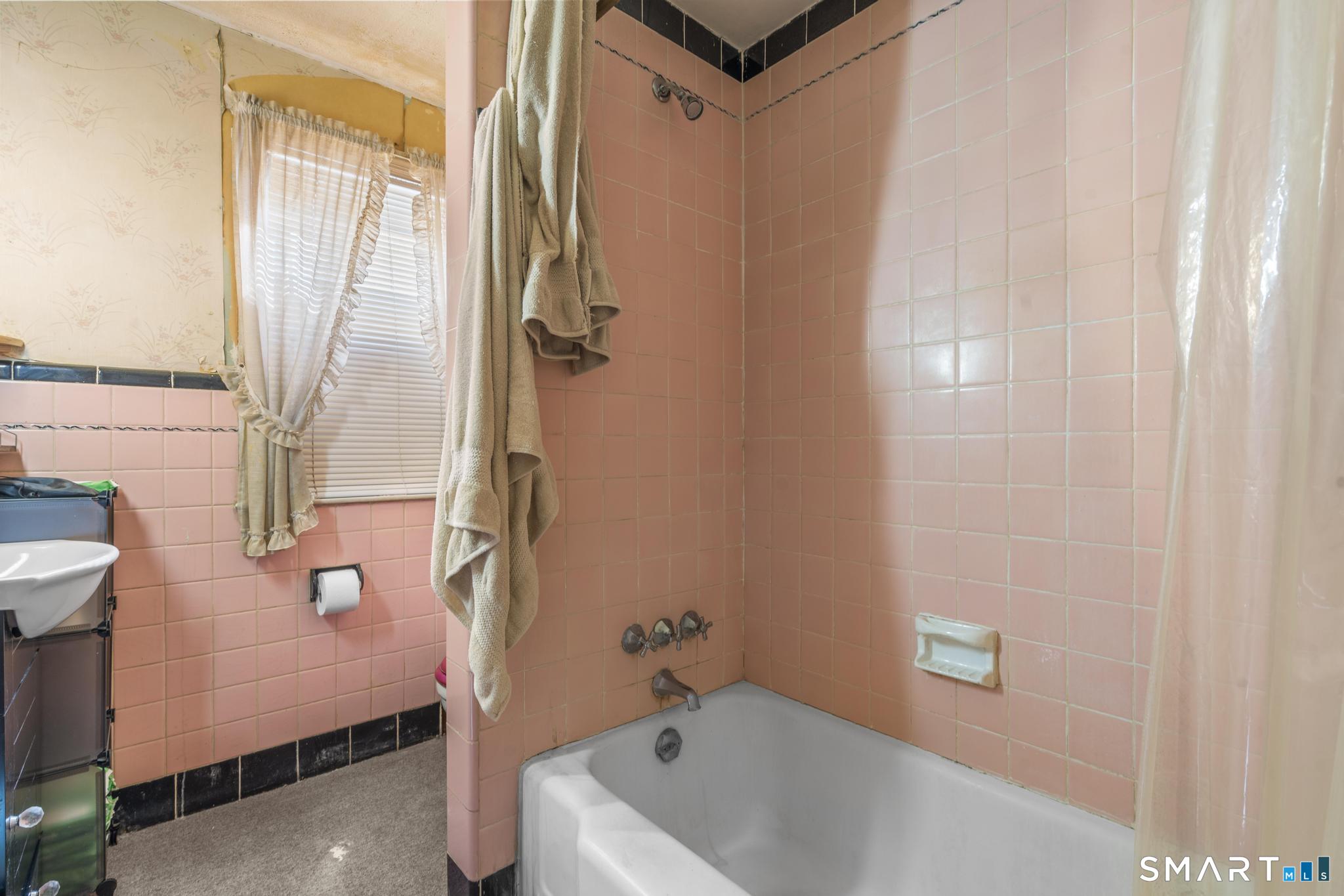 30 Parklawn Drive Waterbury, CT 06708 - Photo 13 of 22 a bathroom with a tub and shower