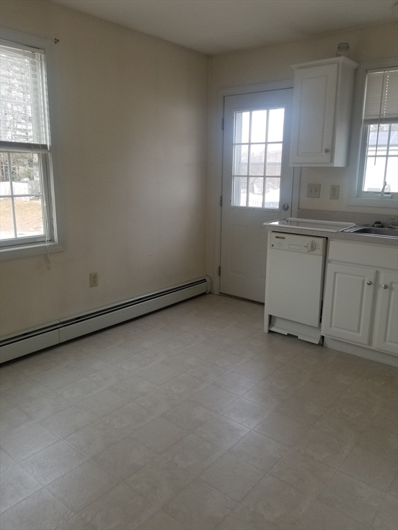 57 Apthorp Street Worcester, MA 01606 - Photo 8 of 20 Gallery Image 8
