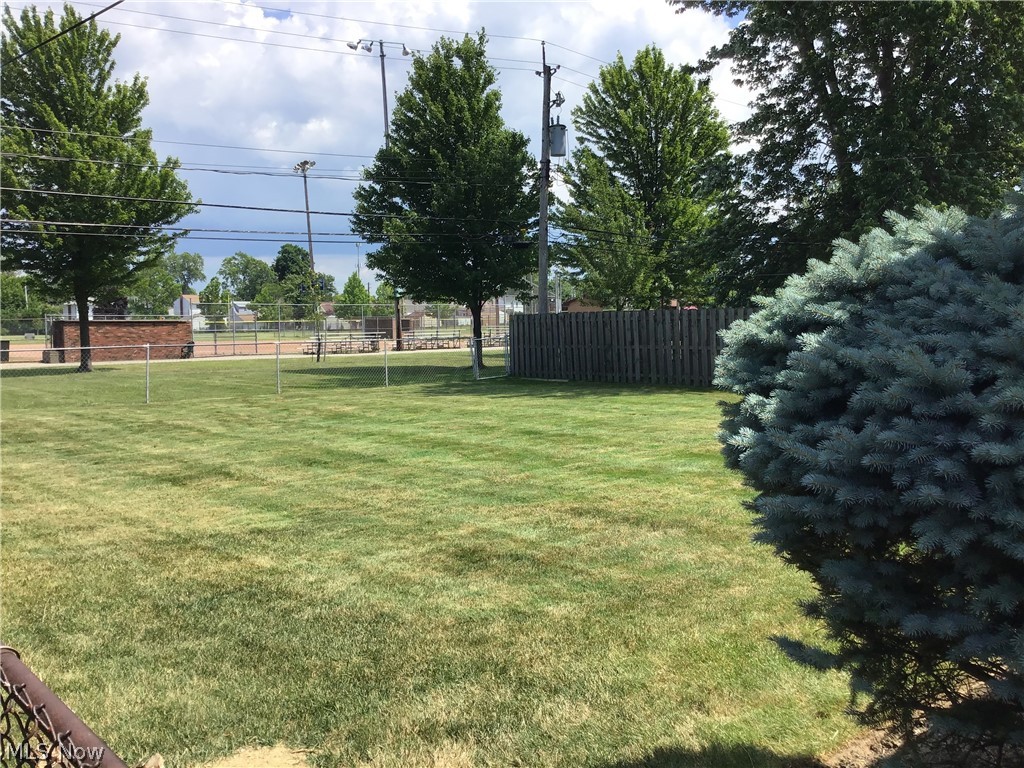 1589 Chelmsford Road Cleveland, OH 44124 - Photo 23 of 26 Gallery Image 23