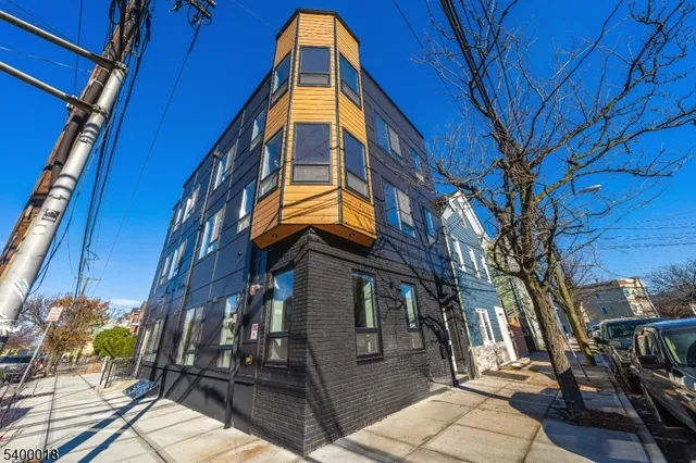 $2,700 | 108 Fleming Avenue, Unit 3, Newark, NJ 07105