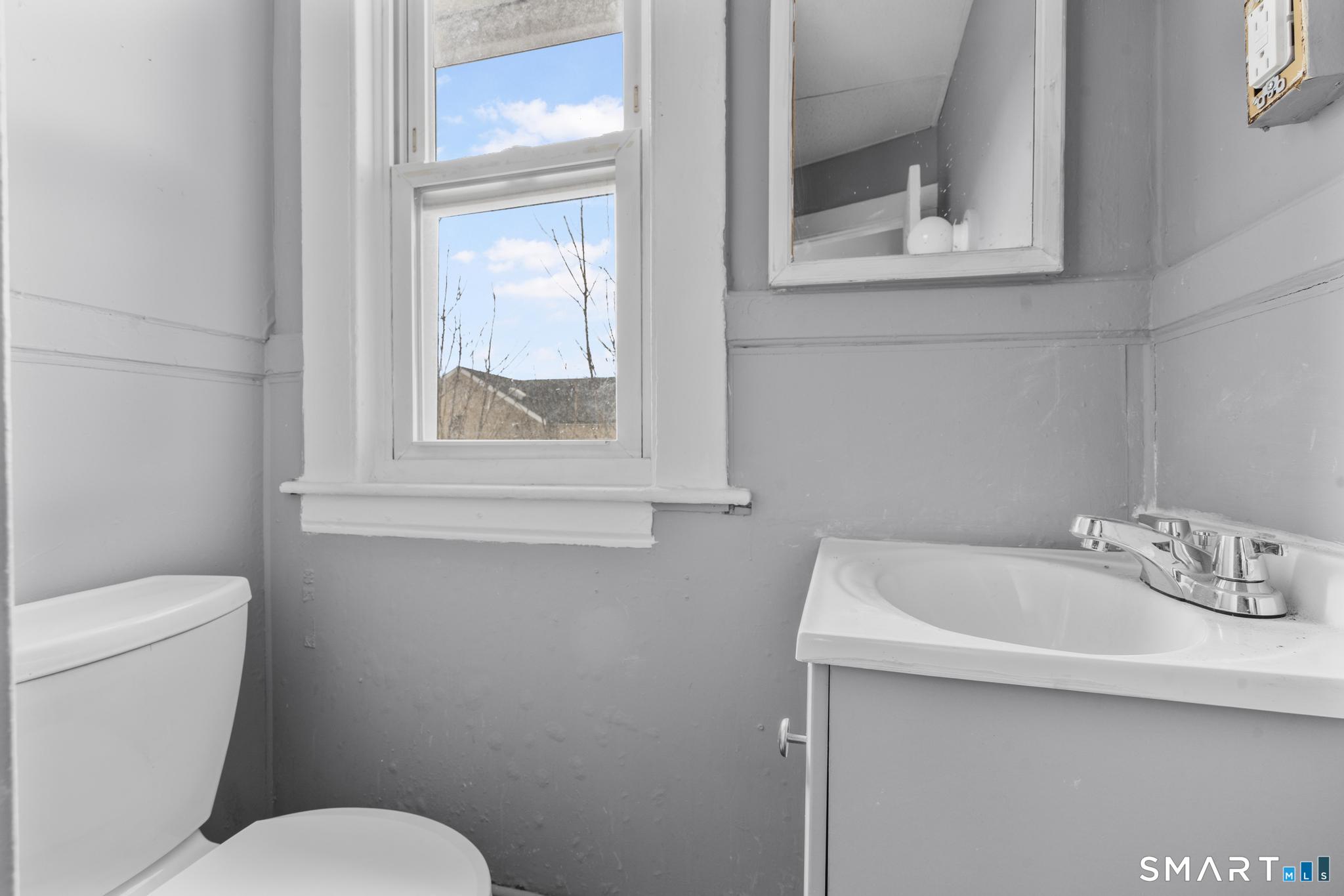 133 Southmayd Road Waterbury, CT 06705 - Photo 27 of 35