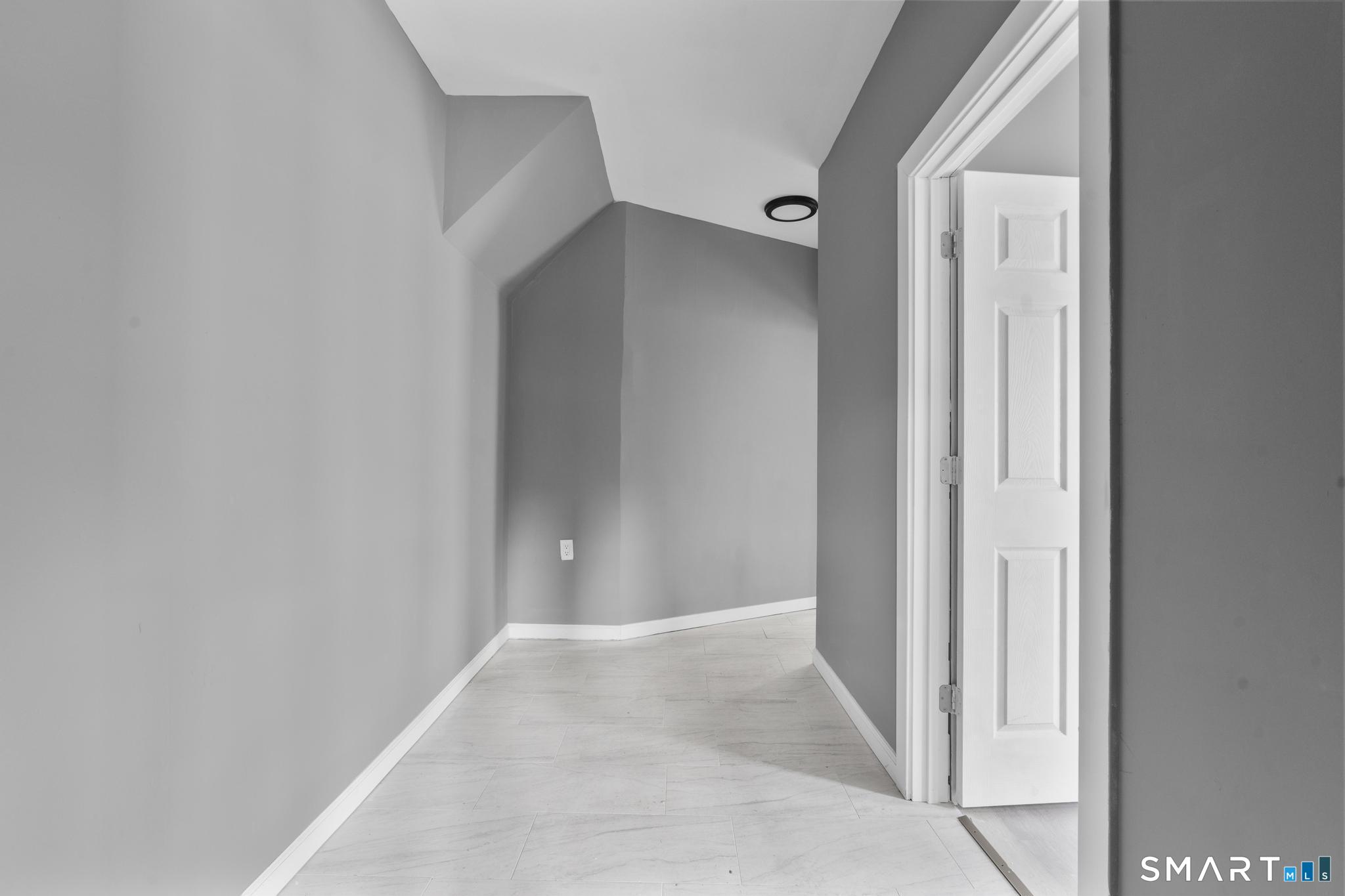 133 Southmayd Road Waterbury, CT 06705 - Photo 3 of 35