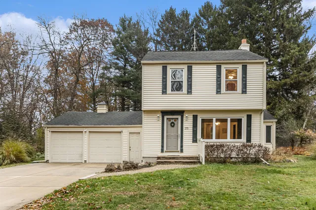 $224,900 | 215 West Hamilton Lane, Battle Creek, MI 49015