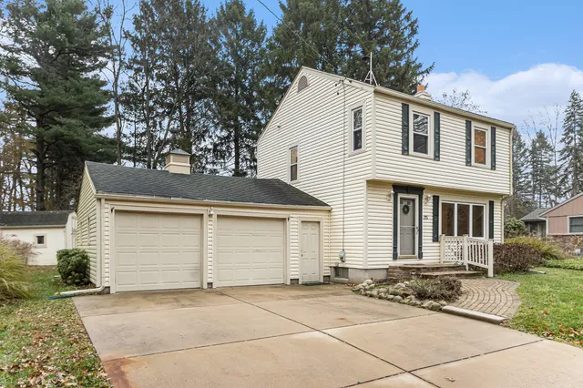 $224,900 | 215 West Hamilton Lane, Battle Creek, MI 49015