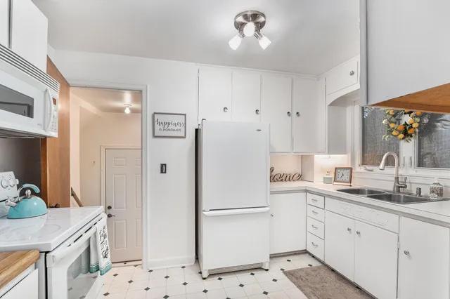 $224,900 | 215 West Hamilton Lane, Battle Creek, MI 49015