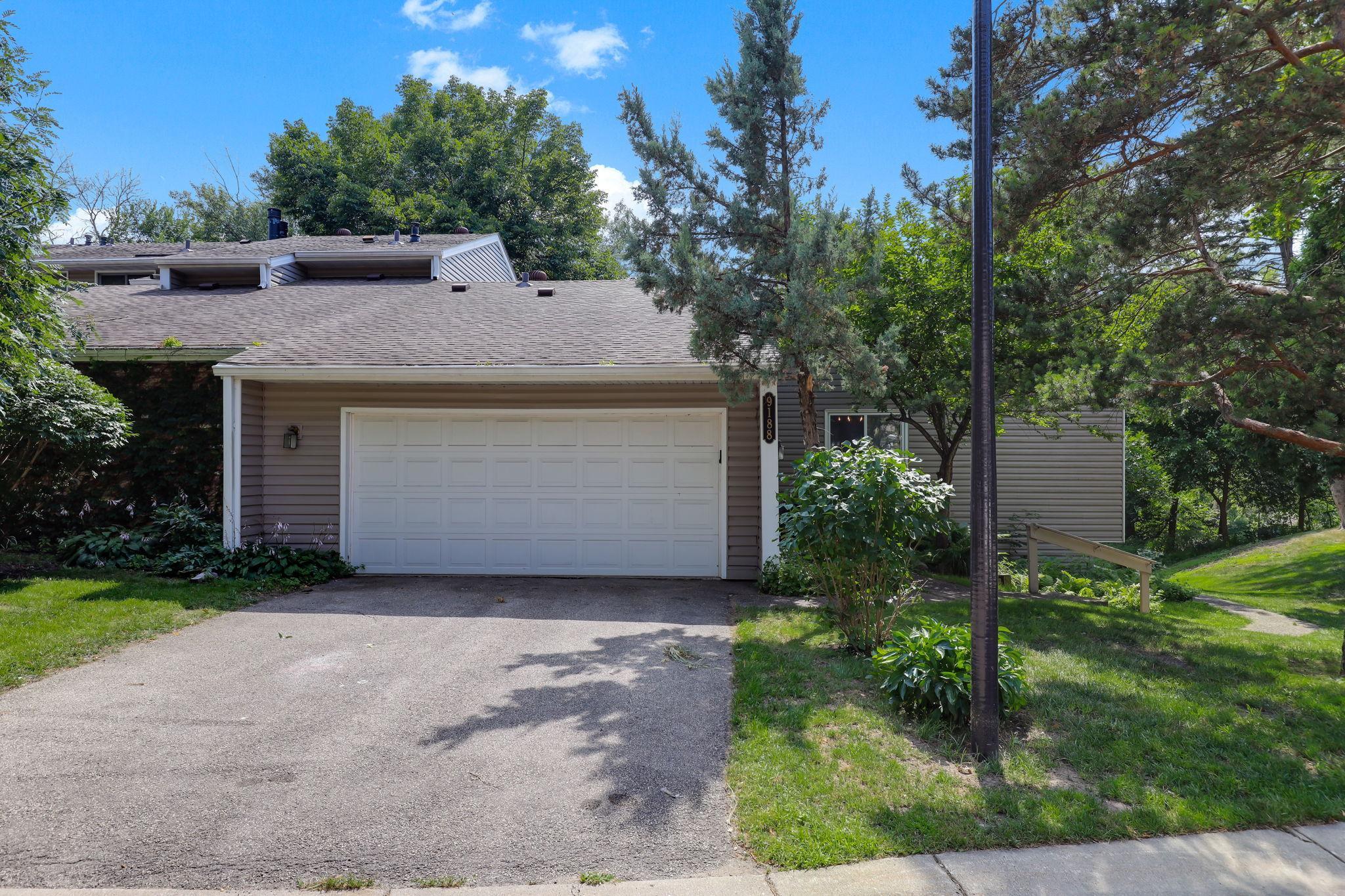 9188 Neill Lake Road Eden Prairie, MN 55347 - Photo 5 of 37 Gallery Image 5