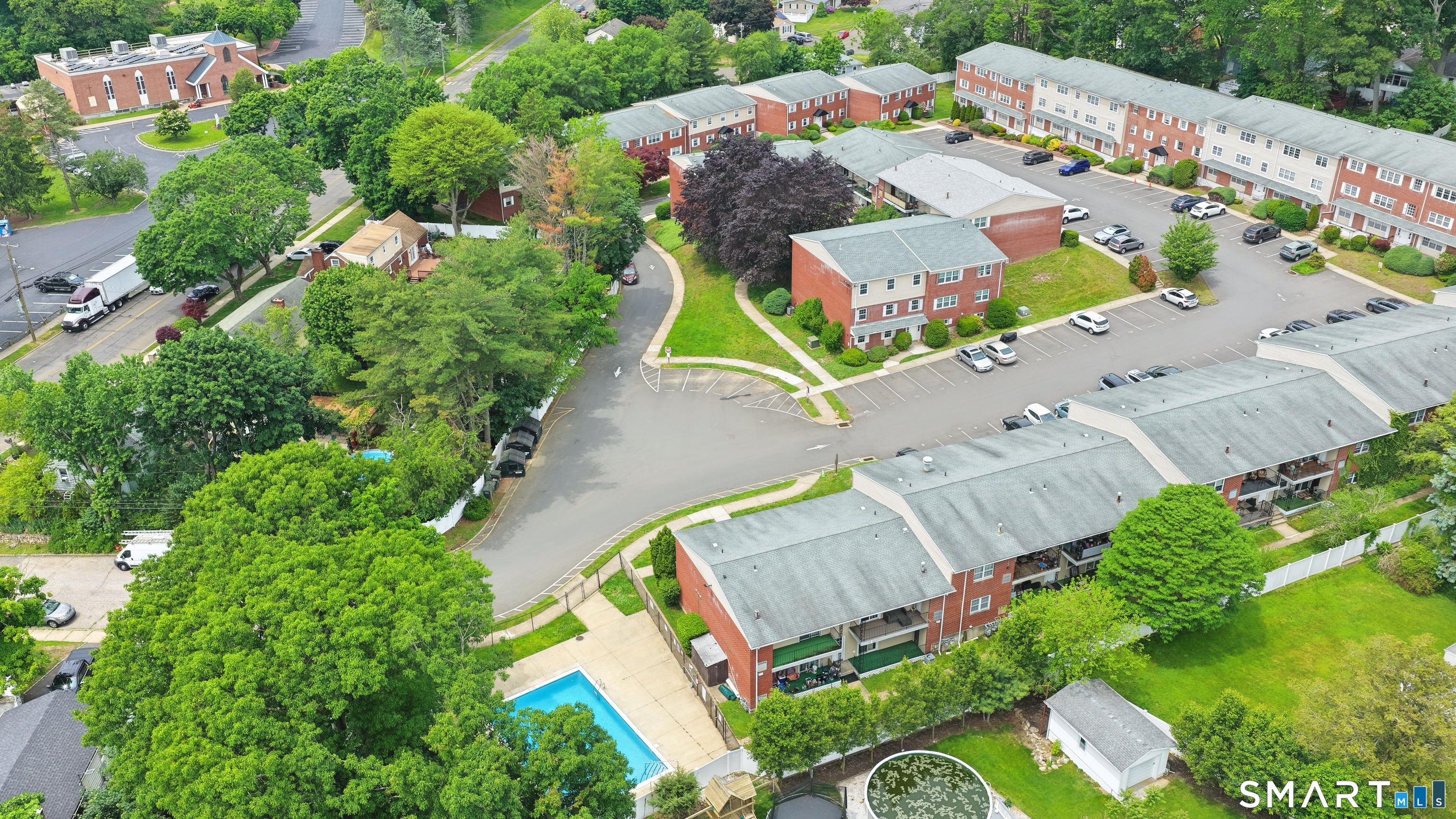 50 Greenhouse Road, Unit 41D Bridgeport, CT 06606 - Photo 18 of 20 an aerial view of a house with a garden
