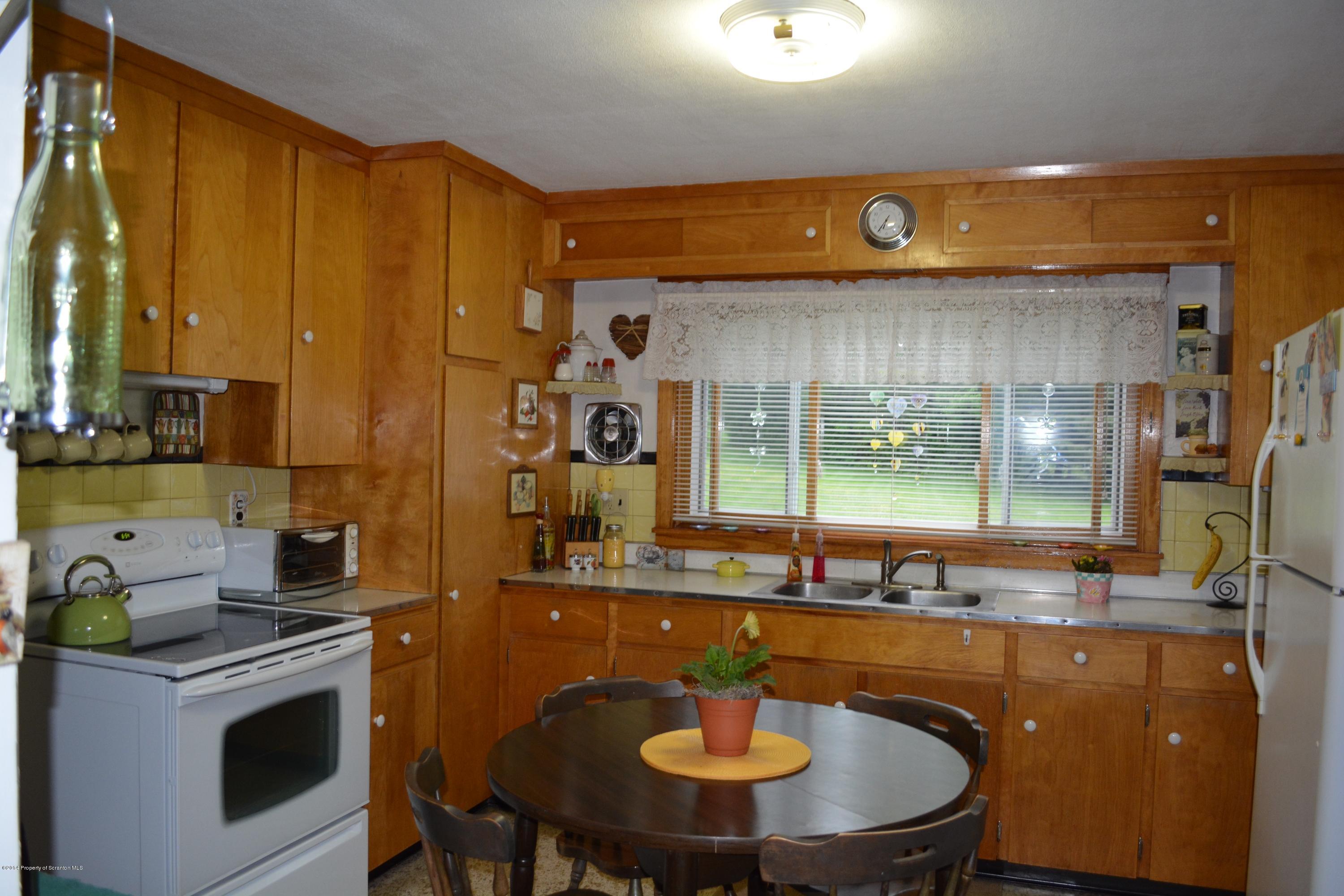 137 Carbondale Road Waymart, PA 18472 - Photo 3 of 24 Gallery Image 3