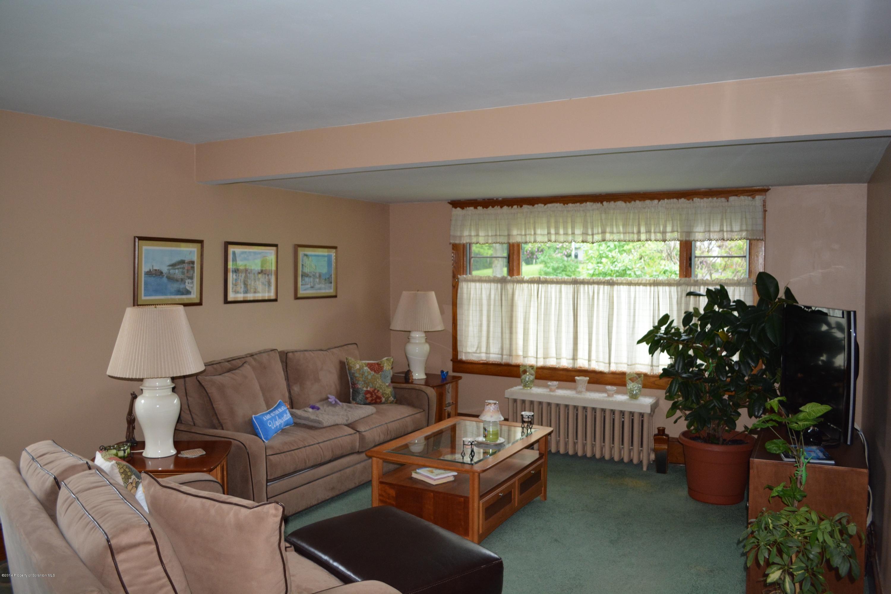 137 Carbondale Road Waymart, PA 18472 - Photo 4 of 24 Gallery Image 4