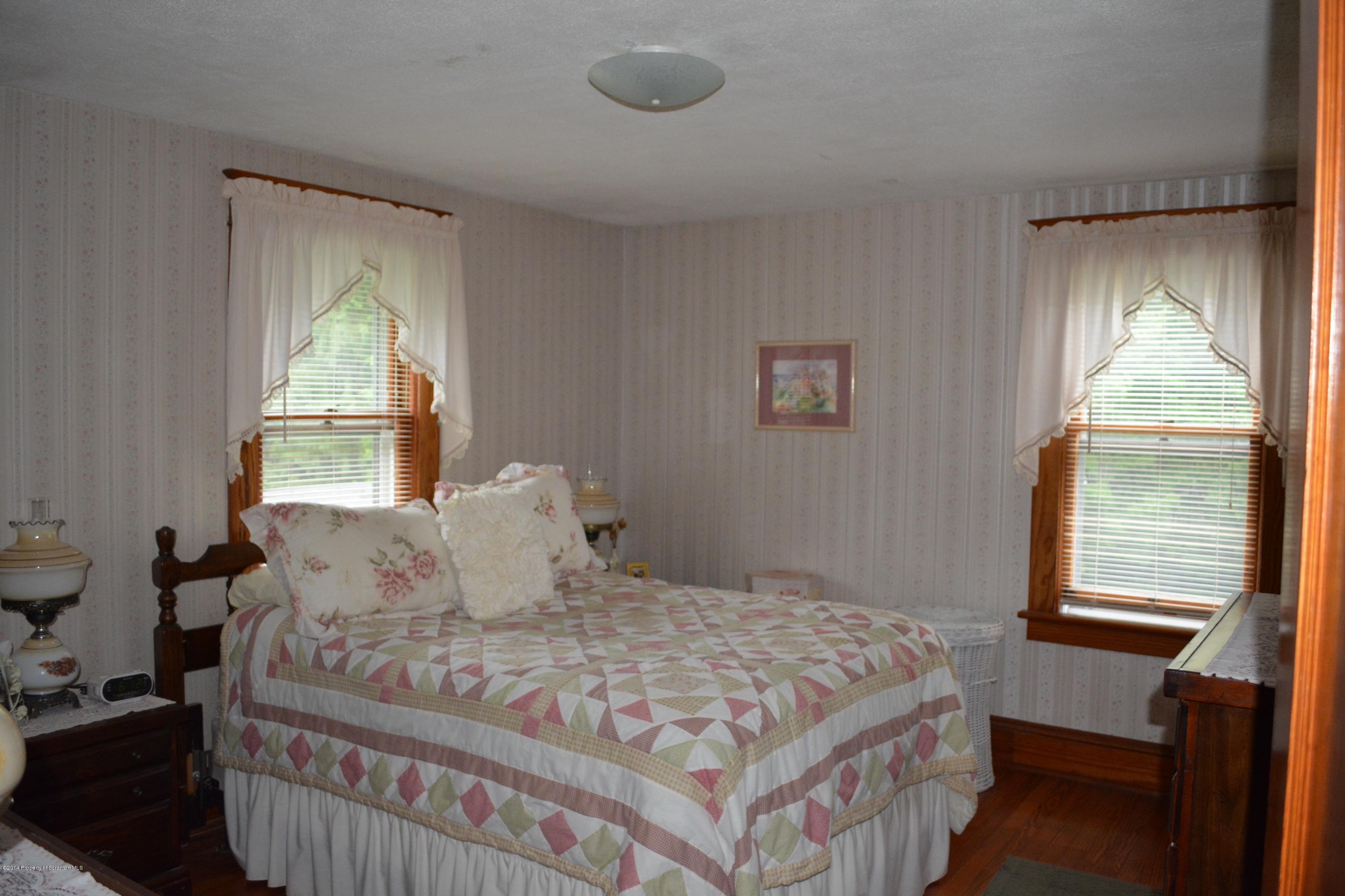 137 Carbondale Road Waymart, PA 18472 - Photo 9 of 24 Gallery Image 9