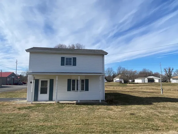 $138,000 | 515 South Elm Street, Sesser, IL 62884