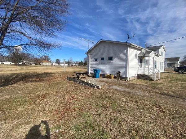 $138,000 | 515 South Elm Street, Sesser, IL 62884