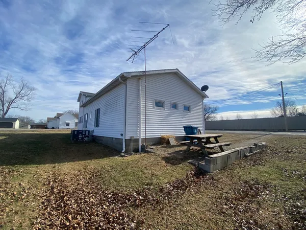 $138,000 | 515 South Elm Street, Sesser, IL 62884