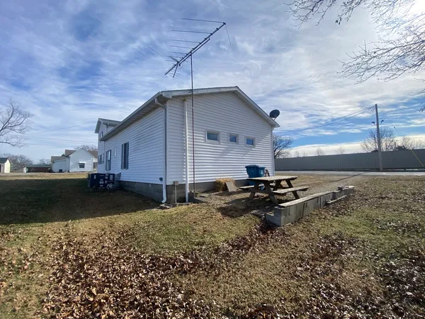 $138,000 | 515 South Elm Street, Sesser, IL 62884