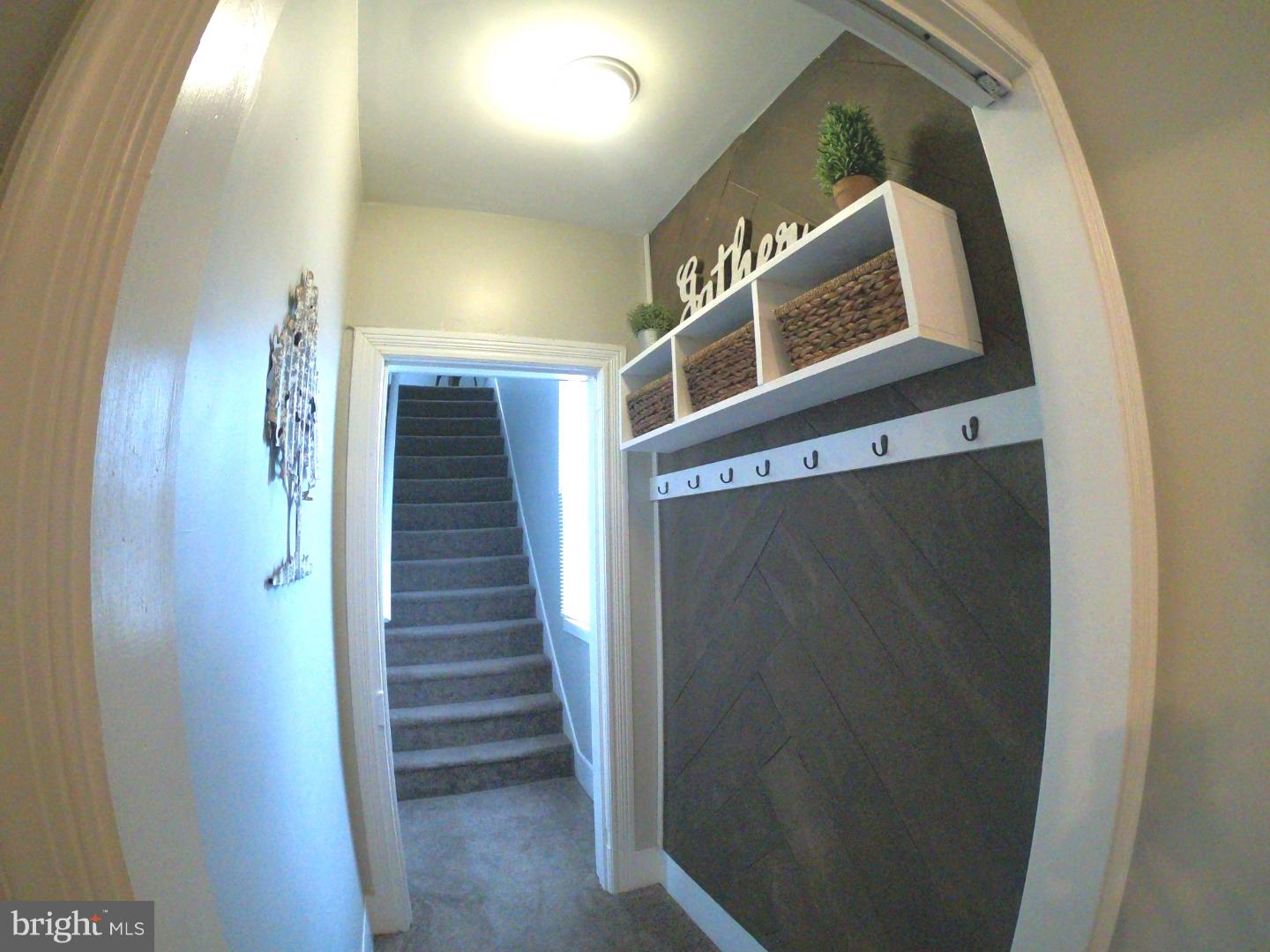 614 Beech Street Pottstown, PA 19464 - Photo 3 of 10 Foyer