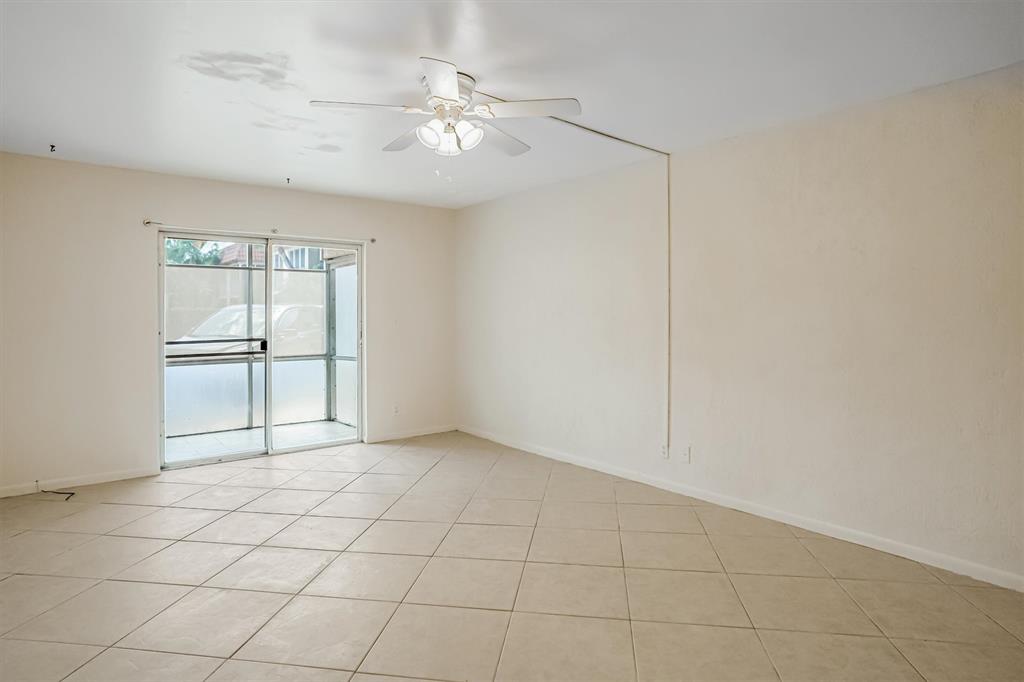 101 East McNab Road, Unit 112 Pompano Beach, FL 33060 - Photo 7 of 27 Dining/Living room area