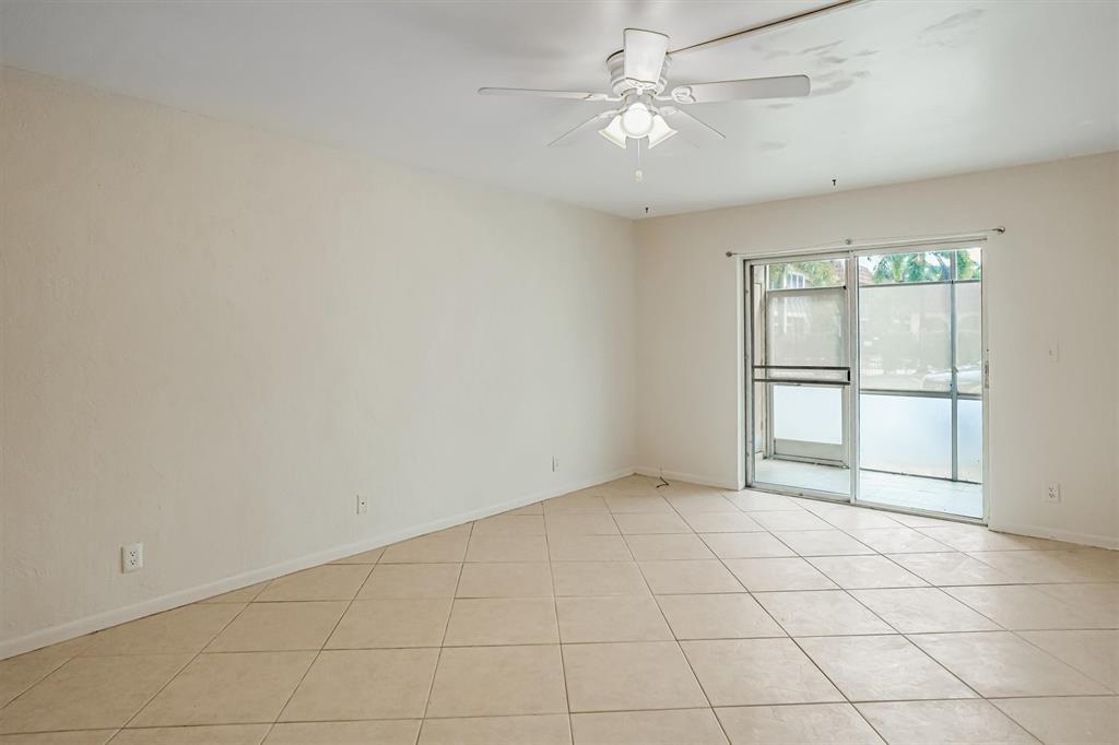 101 East McNab Road, Unit 112 Pompano Beach, FL 33060 - Photo 8 of 27 Dining/living room area