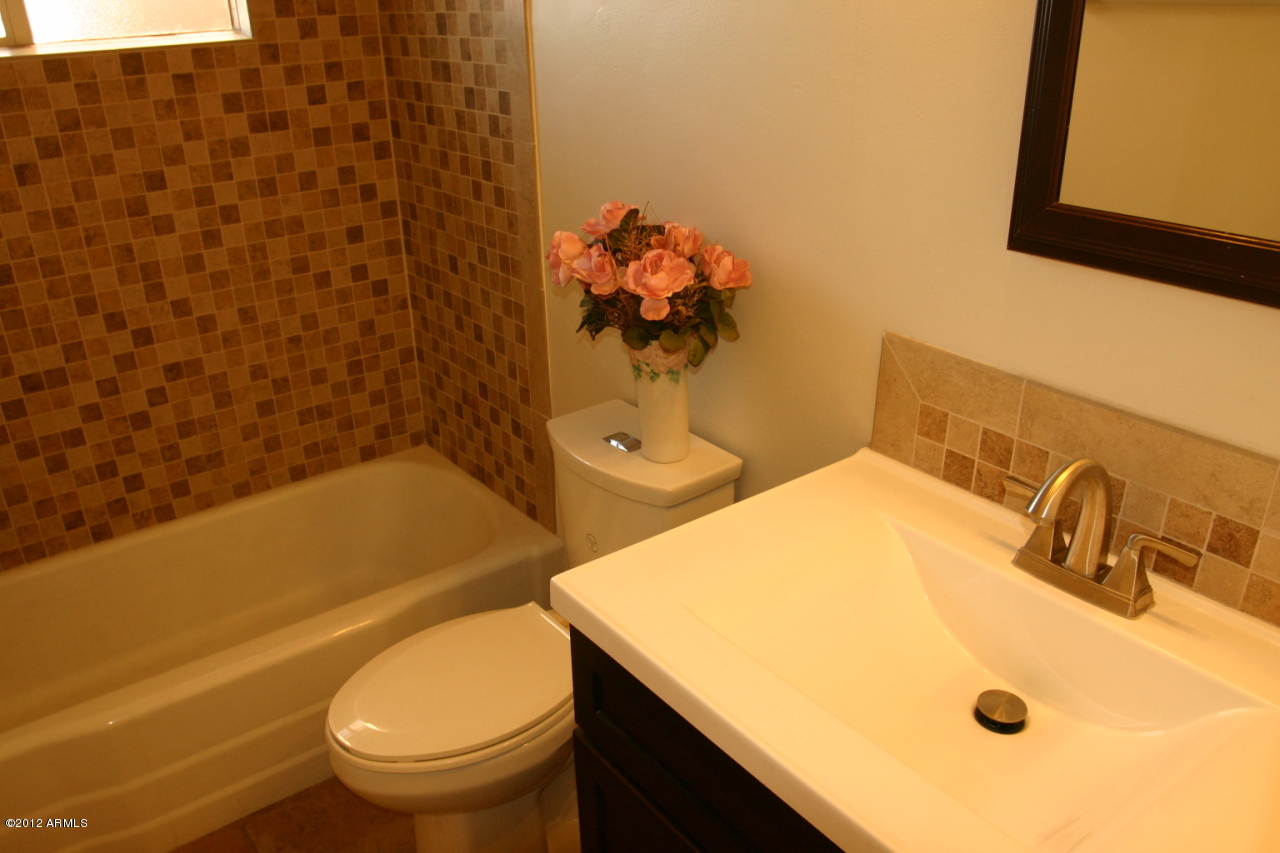 3514 East Coronado Road Phoenix, AZ 85008 - Photo 6 of 20 bathroom