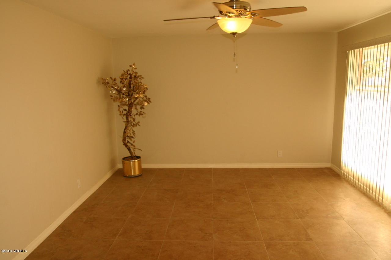 3514 East Coronado Road Phoenix, AZ 85008 - Photo 9 of 20 living room