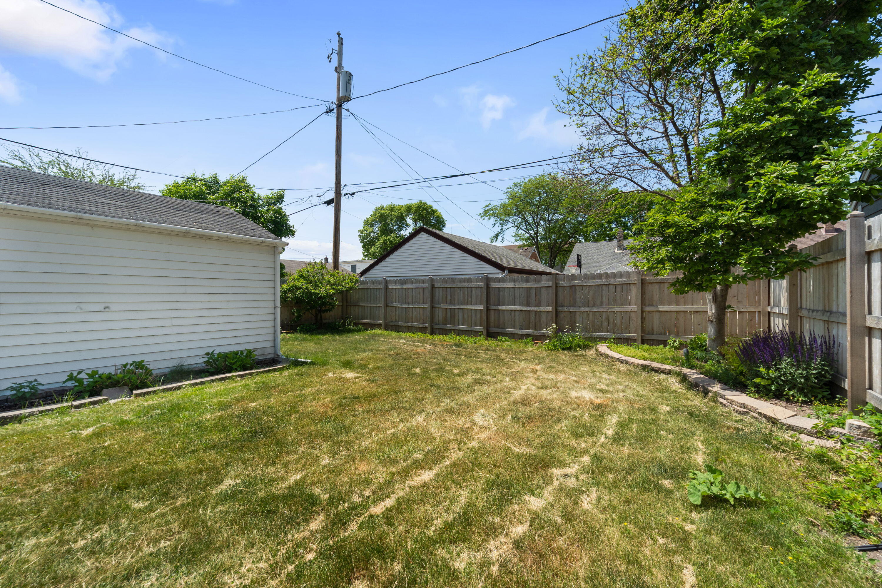 5639 North Bay Ridge Avenue Whitefish Bay, WI 53217 - Photo 16 of 17 Yard
