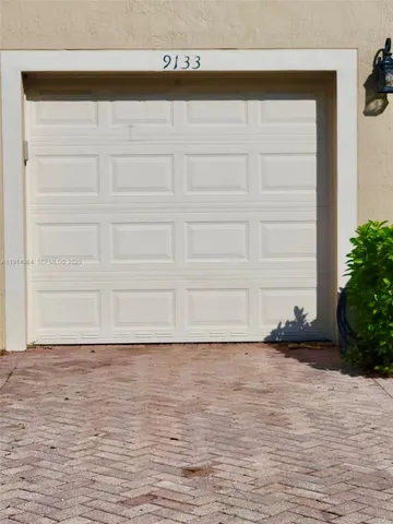 a view of a yard with a tree