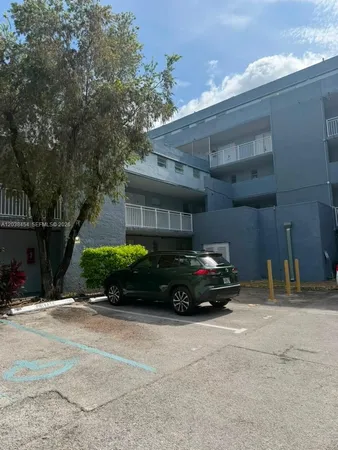 $299,000 | 9375 Fontainebleau Boulevard, Unit L225, Miami, FL 33172