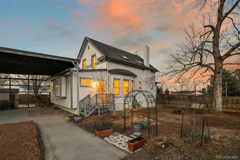 a house view with a outdoor space