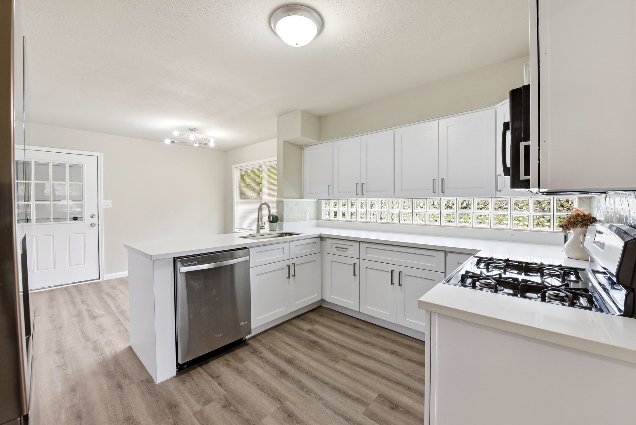 6602 Reed Road Houston, TX 77087 - Photo 4 of 15 Gallery Image 4