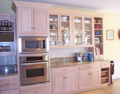 Kitchen. Built-in microwave/oven and...