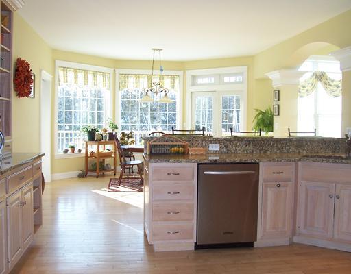 Kitchen. Corner sink and breakfast...