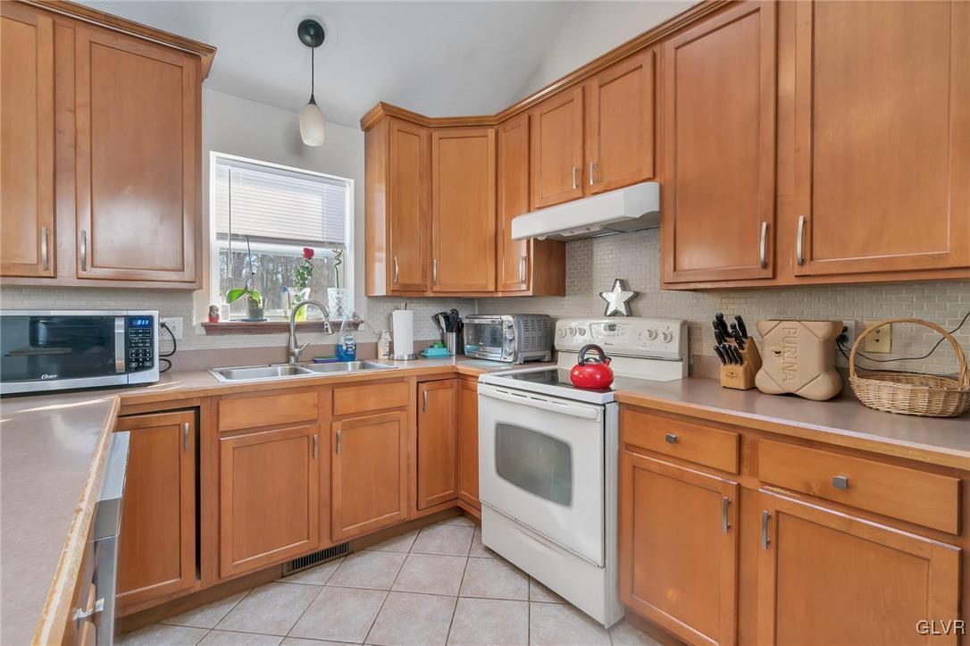 232 Cherry Lane Road Bartonsville, PA 18321 - Photo 13 of 50 Kitchen