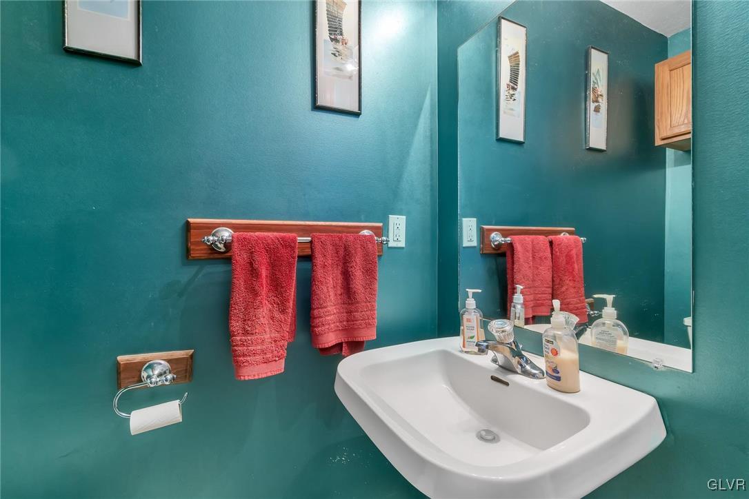232 Cherry Lane Road Bartonsville, PA 18321 - Photo 32 of 50 Master Bathroom